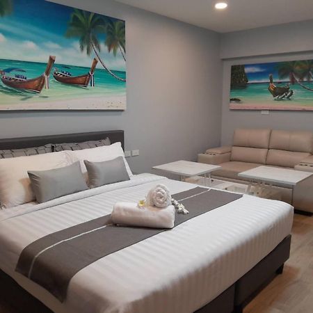 Private Modern Apartments By Patong Vacation Rentals Located In The Heart Of Patong, Walking Distance To The Beach, Kitchen, Private Bathroom, Seating Area, 65" Smart Tv With Free Wifi Exteriör bild