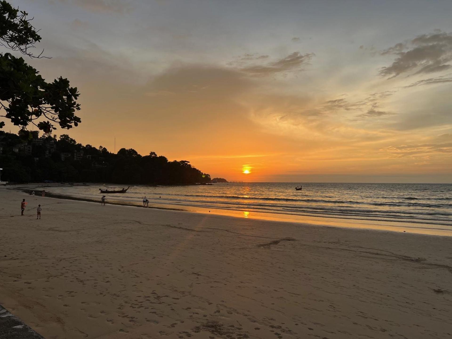 Private Modern Apartments By Patong Vacation Rentals Located In The Heart Of Patong, Walking Distance To The Beach, Kitchen, Private Bathroom, Seating Area, 65" Smart Tv With Free Wifi Exteriör bild