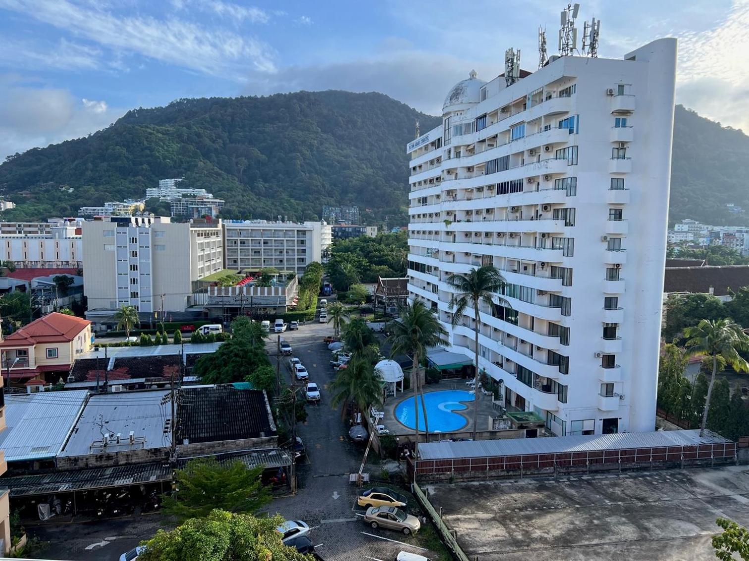 Private Modern Apartments By Patong Vacation Rentals Located In The Heart Of Patong, Walking Distance To The Beach, Kitchen, Private Bathroom, Seating Area, 65" Smart Tv With Free Wifi Exteriör bild