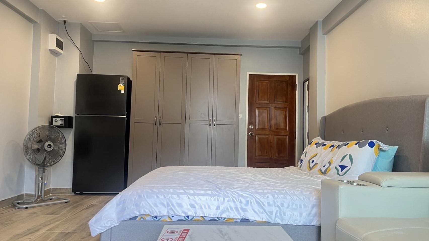 Private Modern Apartments By Patong Vacation Rentals Located In The Heart Of Patong, Walking Distance To The Beach, Kitchen, Private Bathroom, Seating Area, 65" Smart Tv With Free Wifi Exteriör bild